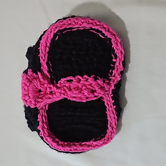 Hand Crafted Hand Knit Crochet Hand bag black & Barbie Pink Bow silhouette 6"x4" - Picture 8 of 17